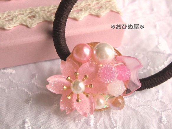 桜とこんぺいとうの春色ヘアゴム 1枚目の画像