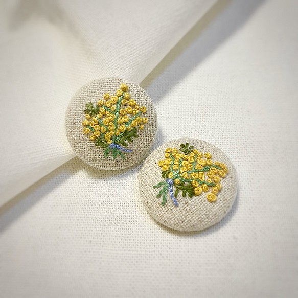 受注製作〉ミモザブーケの刺繍ピアス・イヤリング【樹脂ピアス