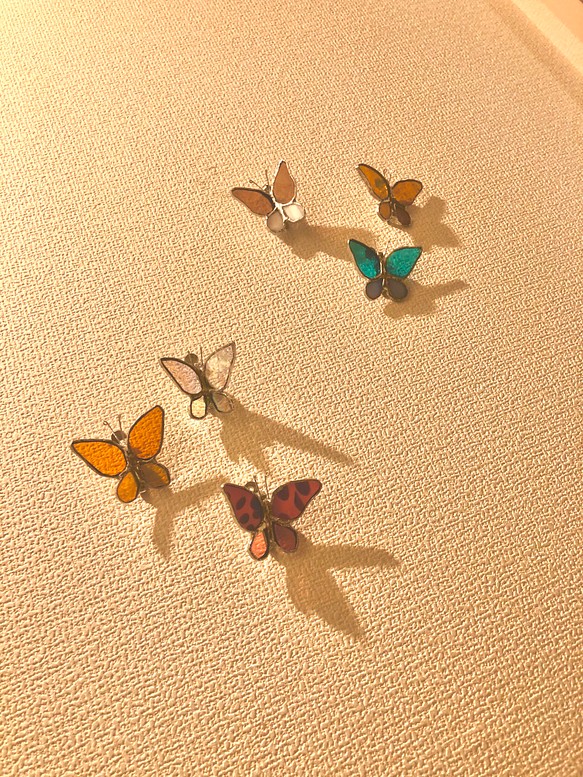 ステンドグラスの蝶々.ウォールデコ.壁飾り 1枚目の画像