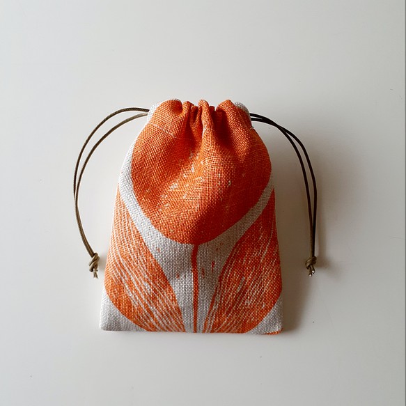 イギリス製リネン“まん丸な花”プリントの巾着袋 1枚目の画像