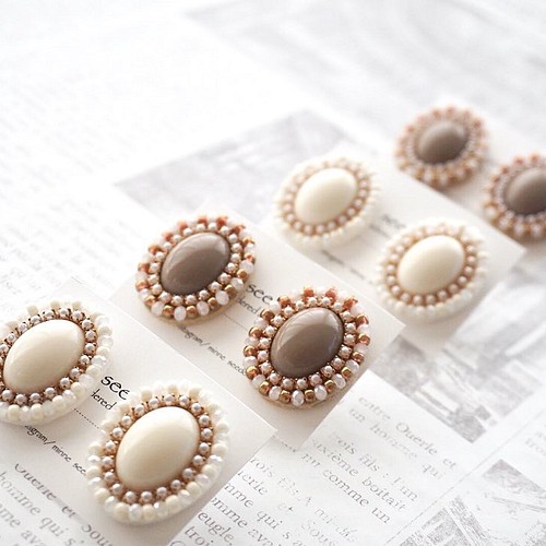 再販2 ビーズ刺繍のピアス 〜cocoa＆milk〜 ピアス（スタッド・一粒