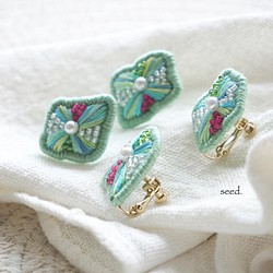 再販2 ビーズ刺繍のイヤリング〜flower mint green〜 1枚目の画像