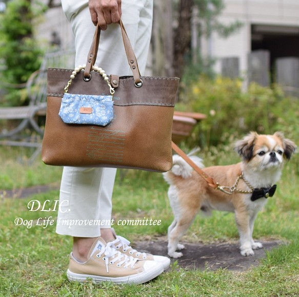 小型犬用トリーツポーチ ラミネート製 水色の花柄 物品 リバティ