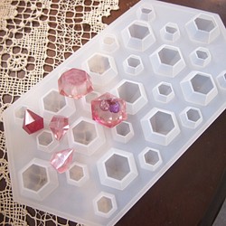 レジンでダイヤ型が大11個、小16個つくれるシリコン型　半透明なのでUVレジンでも使用可 ダイヤモンド型 1枚目の画像