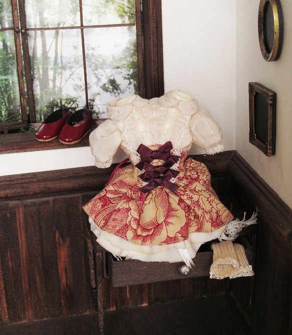人形服「赤いコルセットスカートのセット」シャム用 1枚目の画像