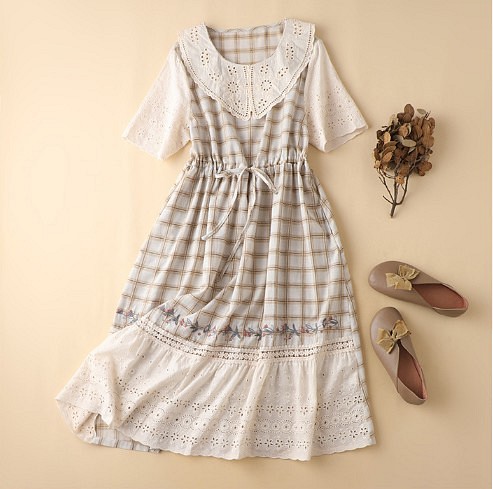 センコットンやリネンの夏のレトロなウエスト痩身チェック柄のドレスのレースの襟の刺繍甘いリネンスカート 1枚目の画像