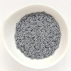 水玉柄4mmスパンコール　ホワイト&ブラック（3g） 1枚目の画像