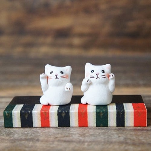 陶器【ちいさなちいさな招き猫】白猫対 招き猫 waka 通販｜Creema