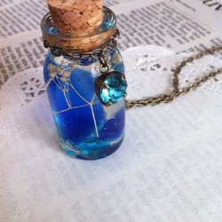 夏空の小瓶ネックレス 1枚目の画像