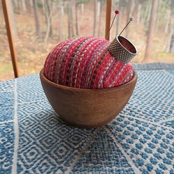 お裁縫道具　刺し子　針山　ゴマ100％　ピンクシヨン、　（ボールの器） 1枚目の画像