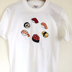 お寿司デザインの刺繍Tシャツ 1枚目の画像