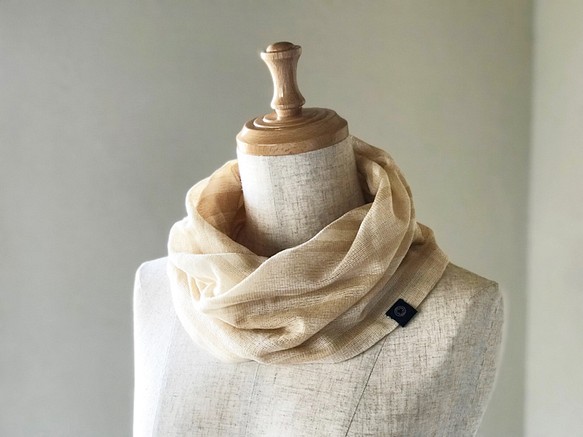 蓬鬆的棉絲紗布撚線圍脖自然米色 第1張的照片