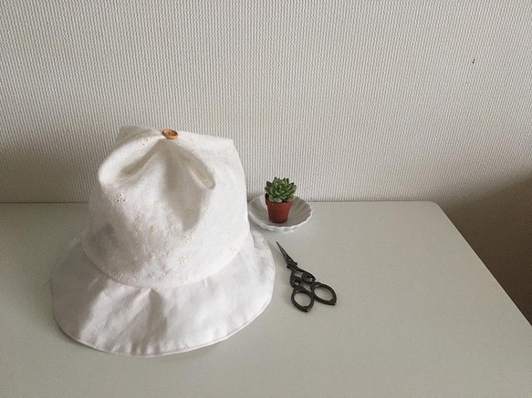 白い夏帽子(子供向け:50cm) 1枚目の画像