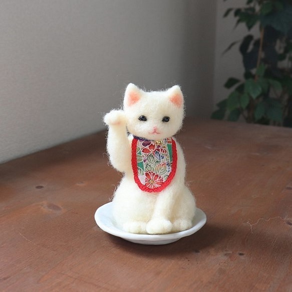 羊毛◆招き猫◆しろ　小皿★全国発送一律４００円 1枚目の画像