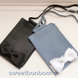 リボンが可愛いストラップ付き財布♡スマホケーススマホカバーポシェット♡ブラックと水色からお選びください 1枚目の画像