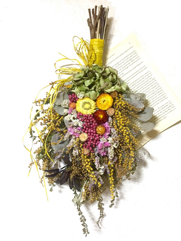 【再販、受注制作】ミモザとペーパーベリー&紫陽花と貝殻草のスワッグ 1枚目の画像