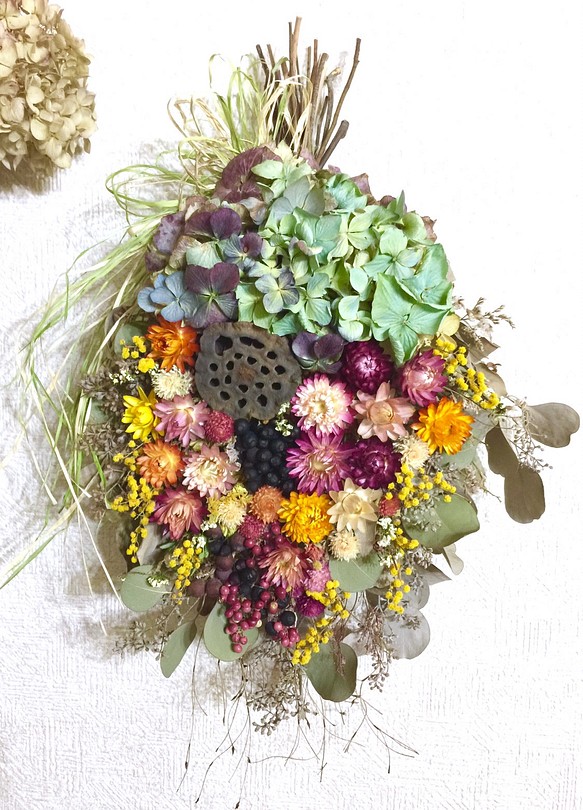 【再販、受注制作】紫陽花とミモザ&ポポラスユーカリとヘリクリサムの春のスワッグ 1枚目の画像