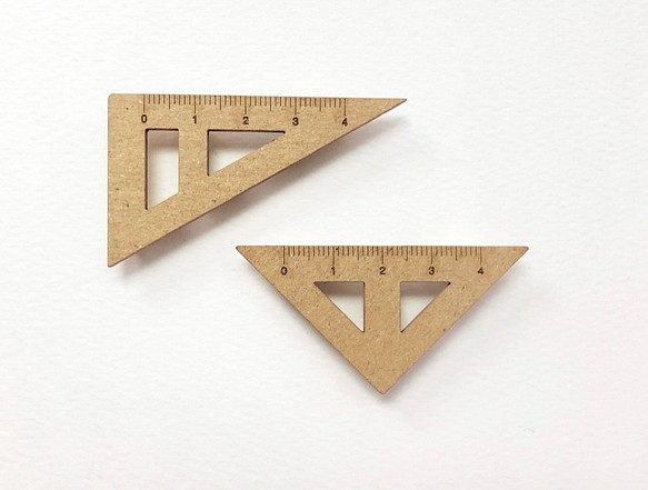2種の三角定規 ブローチセット【厚紙のブローチ】 1枚目の画像