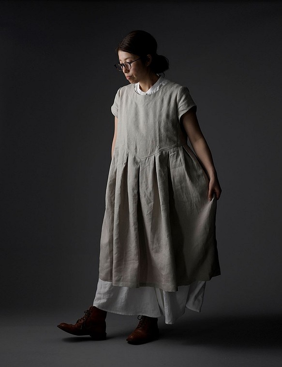 【wafu】Linen dress 鍵盤 タック リネンワンピース 中厚 / 亜麻ナチュラル a013f-amn2 1枚目の画像