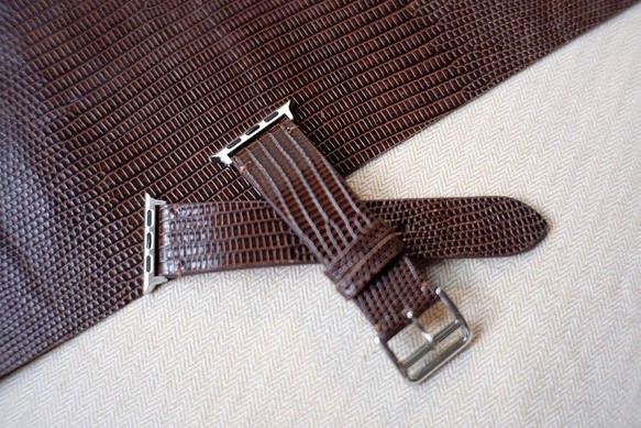 イグアナ革使用 Apple watch (42-44mm 用)イグアナレザーベルトハンド腕時計手縫い仕立て製品 1枚目の画像