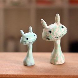 キノコっぽい緑色のネコ【大小２体セット】 1枚目の画像
