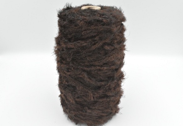 【わけあり大特価！】動物の毛のような手編み糸！ファー ダークブラウン (茶)(50g) 手芸に適した楽しい毛糸！ 1枚目の画像