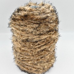 【お得！】動物の毛のような手編み糸！ファー ライトブラウン (茶)(500g) 手芸に適した楽しい毛糸！ 1枚目の画像