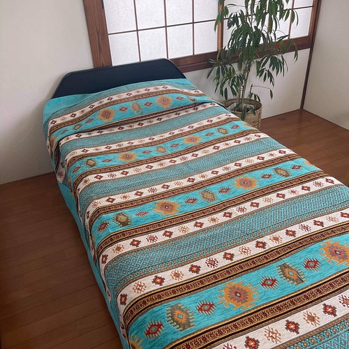 トルコ シュニール織ターコイズブルーと白の邪眼モチーフのベッド 