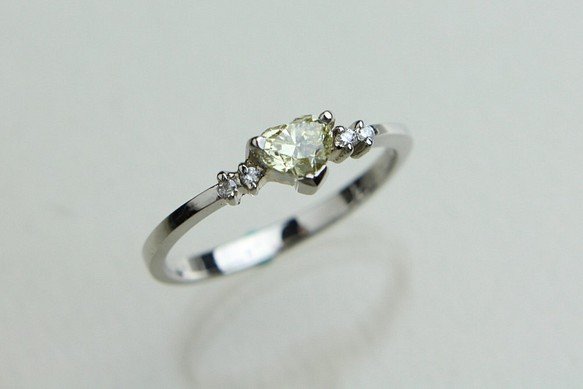 ハートシェイプカットダイヤモンドのリング・0.309ct・プラチナ900 1枚目の画像