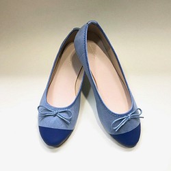 ★最後1雙23.5cm促銷1000日元拉★輕鬆的下巴！雙色1.5厘米芭蕾舞鞋（藍灰色x海軍藍） 第1張的照片