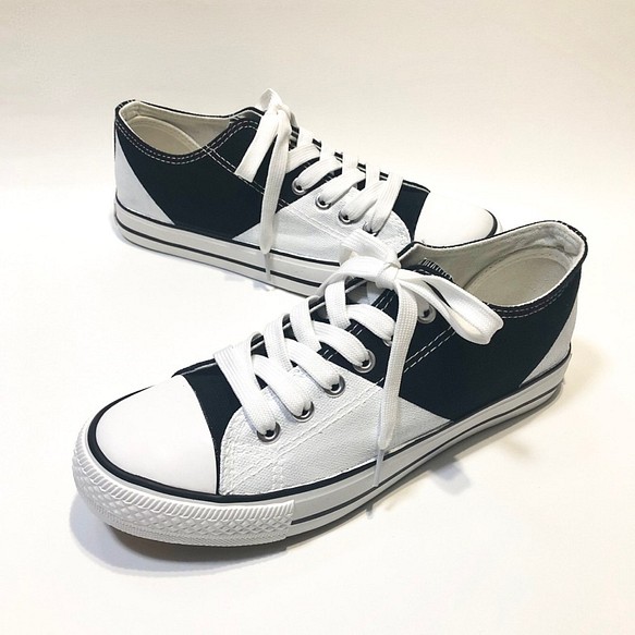 黑 x 白雙色低幫運動鞋 (22.0cm〜30.0cm) 第1張的照片