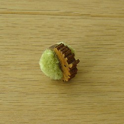 毛糸ボンボン　木の実　シイノミ 1枚目の画像