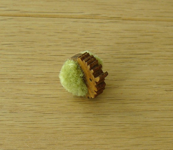 毛糸ボンボン　木の実　シイノミ 1枚目の画像