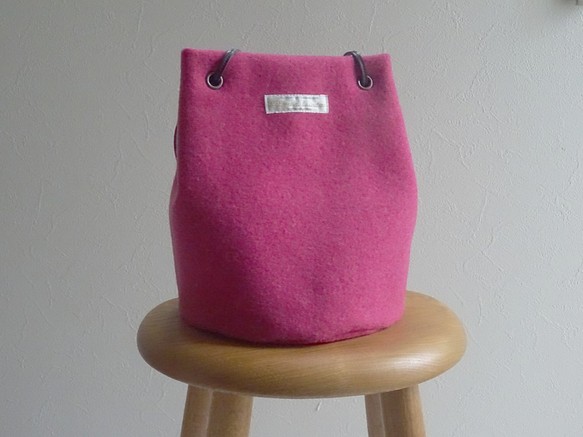 ★Creema限定★日本製ウールの巾着ショルダーバッグ《ピンク》 1枚目の画像