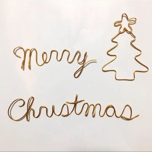 ワイヤーレタリング ゴールド メリークリスマスとクリスマスツリー 