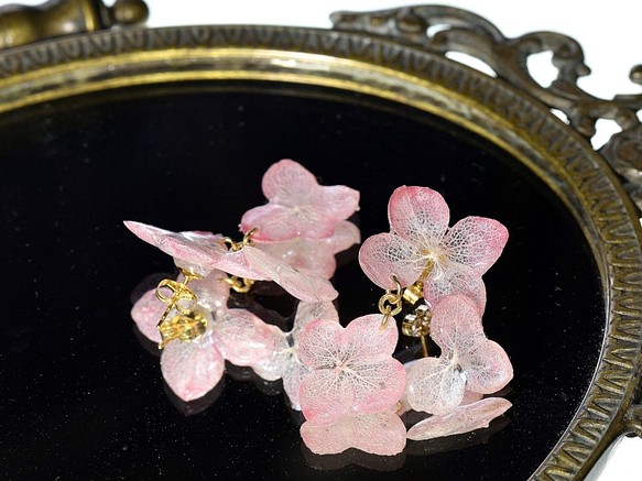 葉脈繡球櫻桃色耳環【粉紅珊瑚染色】・14kgf&lt;耳環允許&gt; 第1張的照片
