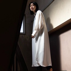 【完売】シャツワンピース　ホワイト　日本製　フリーサイズ　即納　体型カバー　ノーアイロン 1枚目の画像