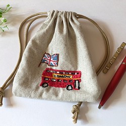イギリスデザイン♪リネンの刺繍巾着袋 1枚目の画像
