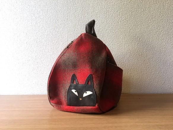 黒猫ワンショルダー【赤小】 1枚目の画像