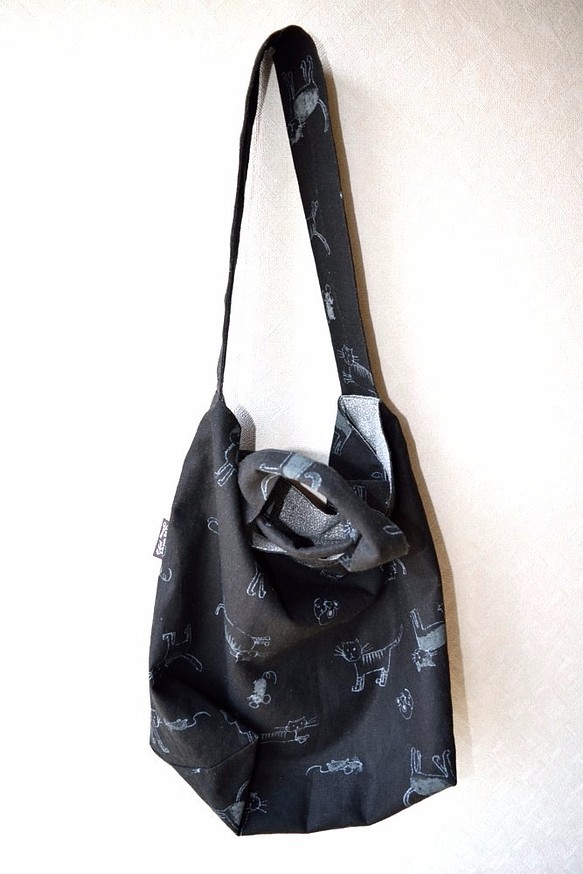 黒ネコ柄の２wayバッグ 1枚目の画像
