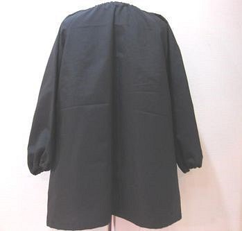 ベ様専用　撥水タイプスモック巾着付　　黒×白リボン　160 1枚目の画像