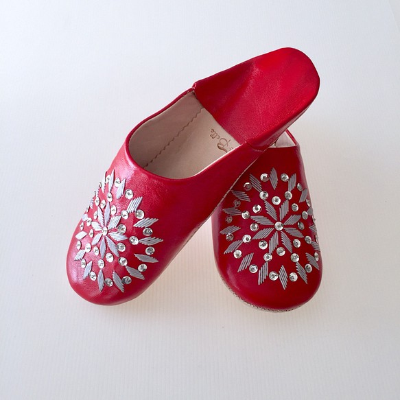優雅的Babushu Alinous Bright Red用於手工縫製刺繡 第1張的照片