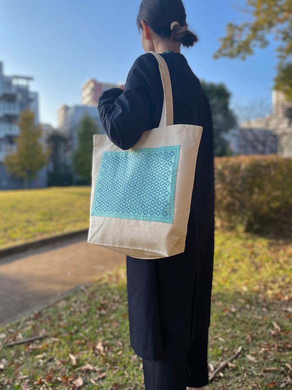 刺し子 刺繍 キャンバストートバッグ 大きめバッグ 肩がけ ショルダー 旅行バッグ お買い物バッグ ブルー エコバッグ トートバッグ Radhouse 通販 Creema クリーマ ハンドメイド 手作り クラフト作品の販売サイト