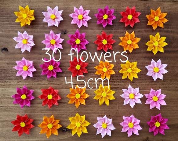 折り紙 暖かい6色 30個 立体の花飾り(園・施設の壁面飾りなどに) 送料