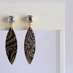 [穿孔]施華洛世奇和葉子耳環來自織物板&lt;Lame Jacquard&gt; 第1張的照片