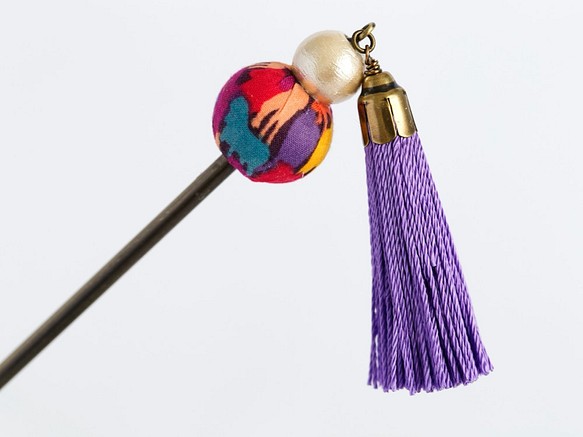 布珠とタッセルの簪　＜Liberty fabric・Kussman ×紫 ＞ 1枚目の画像