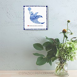 【受注製作】＊四つ葉のクローバーを届ける青い鳥＊ のタイル　お選びのメッセージをお入れします。 1枚目の画像