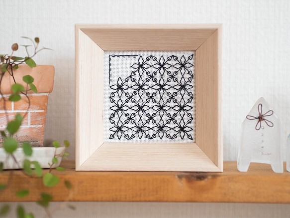 《早割》ブラックワーク刺繍のミニフレーム　【Rhombus 菱形】 1枚目の画像