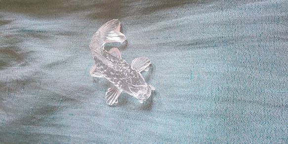 錦鯉のミニチュアオブジェ 1枚目の画像