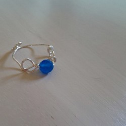 ベビーブルー　青メノウのひと粒ワイヤーリング 1枚目の画像